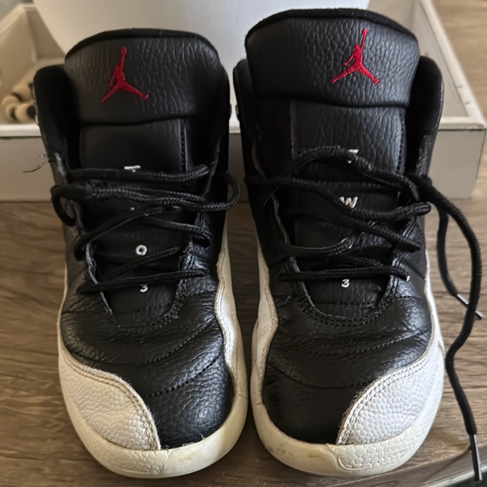 Jordan Black and White Sneakers Classic Basketball Style